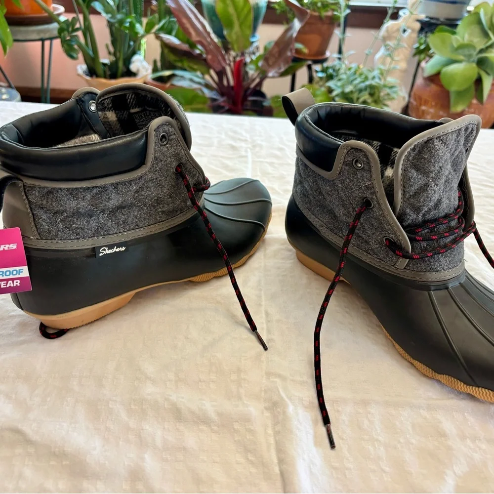 New with Tags! Skechers Black and Gray Winter Boots with Waterproof Base - Picture 1 of 9